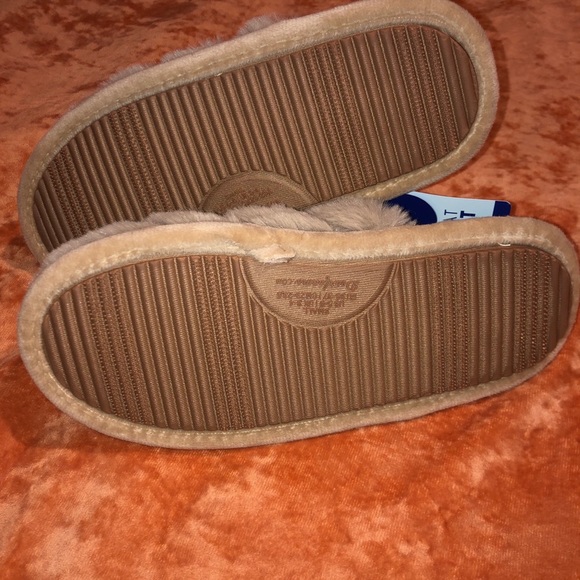 Slippers - Picture 2 of 4